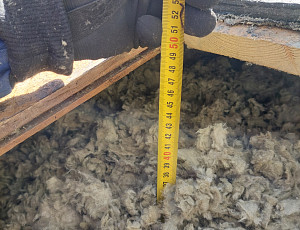 Zateplení stropu rodinného domu pomocí foukané izolace